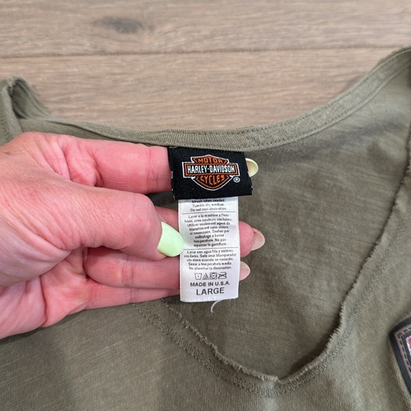 HARLEY‎ DAVIDSON Army Green V Neck Raw Hem Short Sleeve T-Shirt Top Size Large - Picture 7 of 11